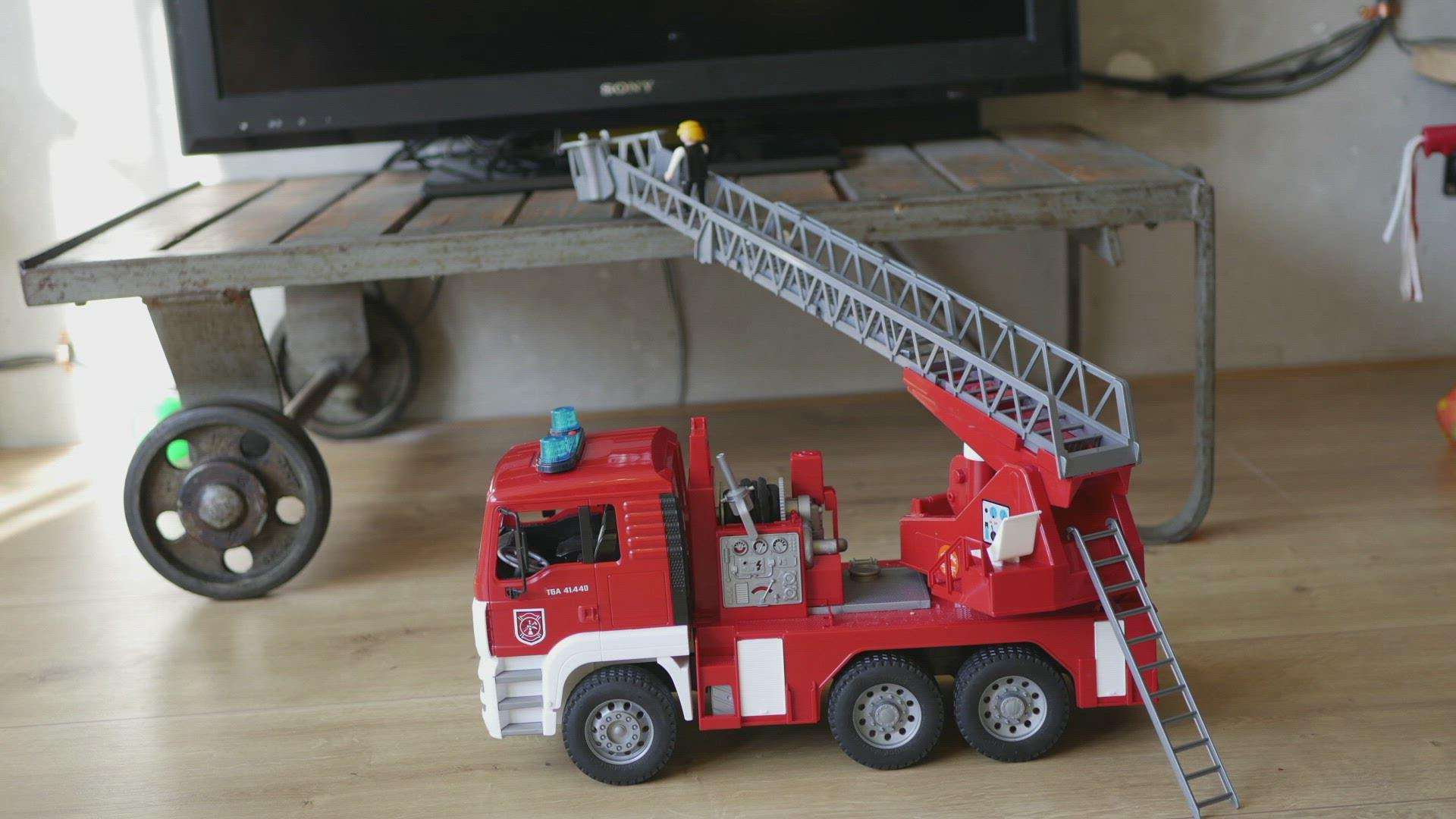 'Video thumbnail for Playing with toy cars - Spelen met speelgoed autootjes stopmotion'